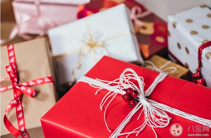 圣誕節收到禮物怎么發朋友圈說說 圣誕節收到禮物開心感動的心情說說