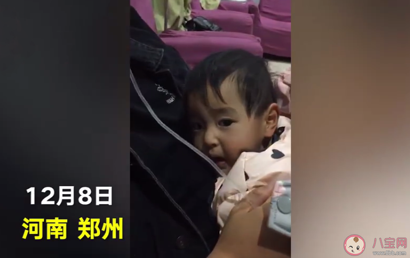 爸爸嘴含輸液管為女兒暖藥液 父親的愛時什么樣的