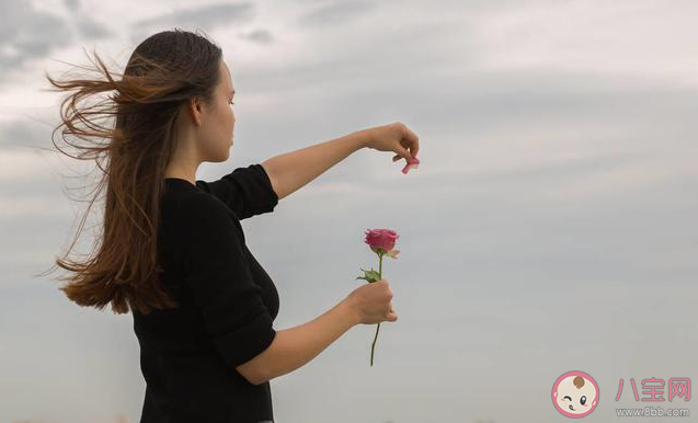 放棄很愛的人是什么感受 放棄很愛的人會什么感覺