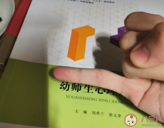 你墊手機(jī)的手指怎么樣了 墊手機(jī)手指僵硬變形怎么辦