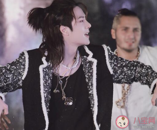 王一博踩壞地板是什么梗 王一博為什么把地板踩壞了 王一博踩壞地板是什么梗 王一博為什么把地板踩壞了