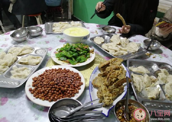 2020一家人在一起吃年夜飯心情說說 和家人吃年夜人感受句子 2020一家人在一起吃年夜飯心情說說 和家人吃年夜人感受句子