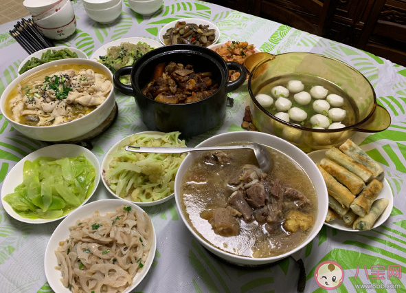 2020一家人在一起吃年夜飯心情說說 和家人吃年夜人感受句子 2020一家人在一起吃年夜飯心情說說 和家人吃年夜人感受句子