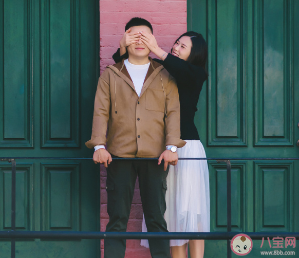 男女取悅對方的區(qū)別是什么 取悅和吸引在感情中有什么不同