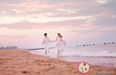 男女怎么哄對象開心 男女取悅對方的區(qū)別