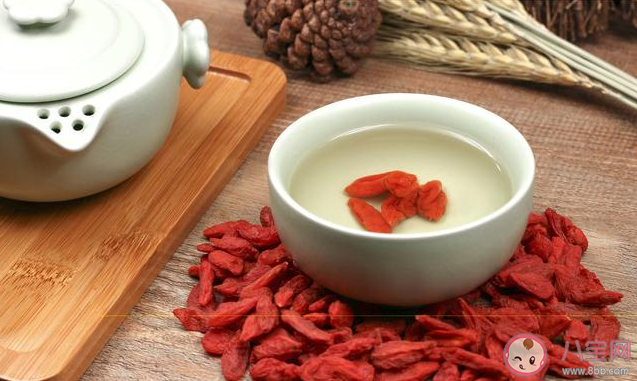 黃芪和枸杞泡水喝有什么作用功效 黃芪和枸杞泡水喝會上火嗎