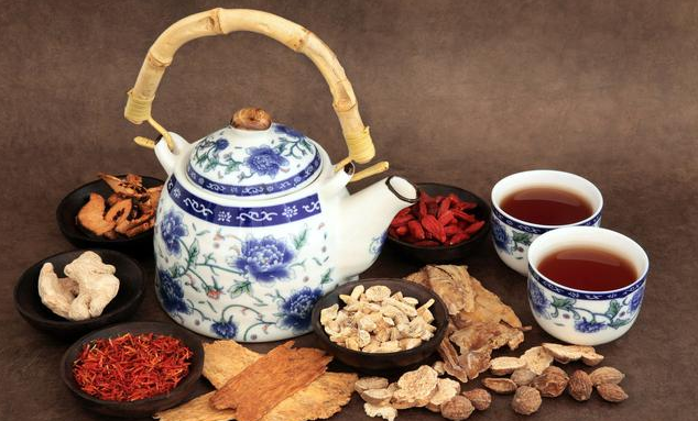 黃芪當歸泡水喝有什么功效 黃芪當歸怎么吃補血養生