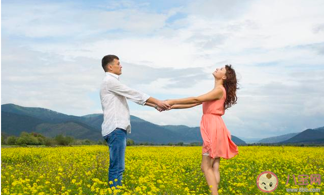 男朋友在時(shí)vs男朋友不在有什么區(qū)別 男朋友在身邊和男朋友不在身邊的區(qū)別對(duì)比