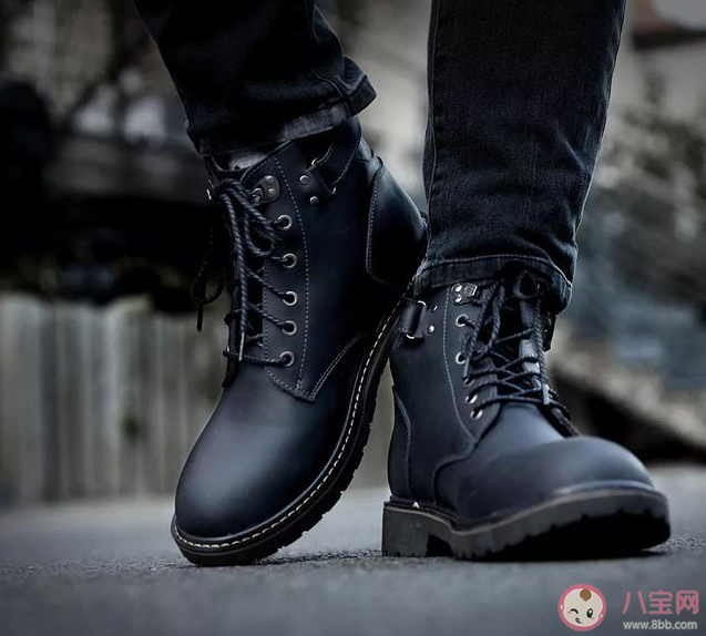 男士馬丁靴搭配什么衣服好看 男士馬丁靴衣服穿搭技巧 男士馬丁靴搭配什么衣服好看 男士馬丁靴衣服穿搭技巧