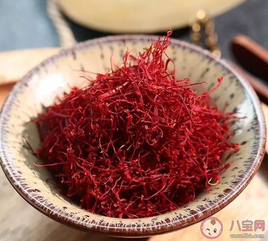 藏紅花泡水喝有什么功效和作用 藏紅花泡水喝的功效和禁忌是什么