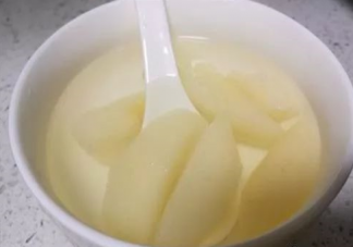 梨子煮熟了吃有什么好處 梨子蒸熟吃有什么功效