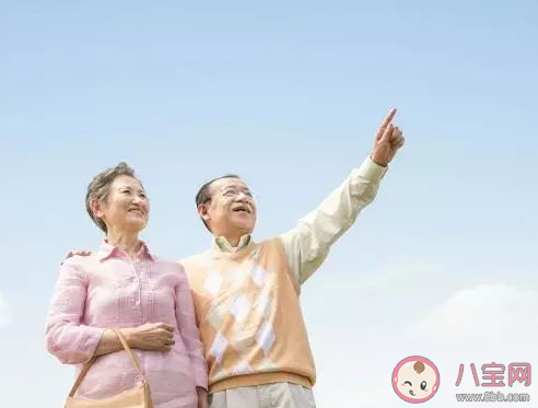 中老年人怎么預(yù)防老花眼 老年人預(yù)防老花眼吃什么好