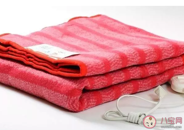 年輕人睡電熱毯有壞處嗎 年輕人睡電熱毯對身體有害嗎
