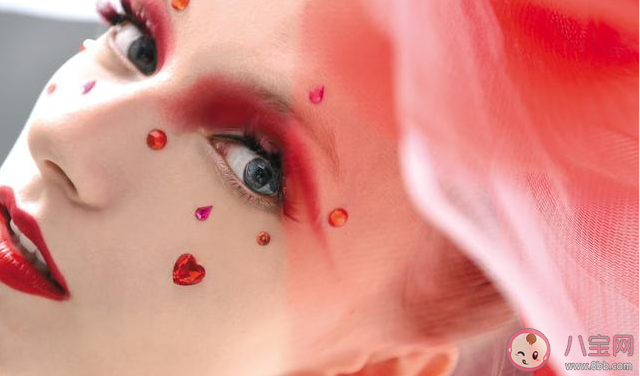 臉上長痘可以用護膚品嗎 臉上長痘如何使用護膚品