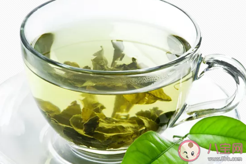 喝綠茶比紅茶長壽怎么回事 喝綠茶和紅茶的區(qū)別