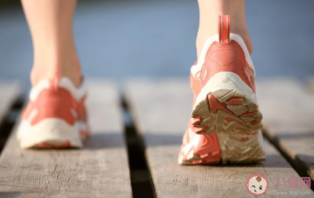 老人一天散步多久合適 老人步行多少公里合適