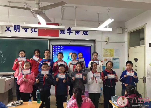 女兒小學(xué)畢業(yè)了朋友圈說(shuō)說(shuō) 女兒小學(xué)畢業(yè)微信感言句子 女兒小學(xué)畢業(yè)了朋友圈說(shuō)說(shuō) 女兒小學(xué)畢業(yè)微信感言句子