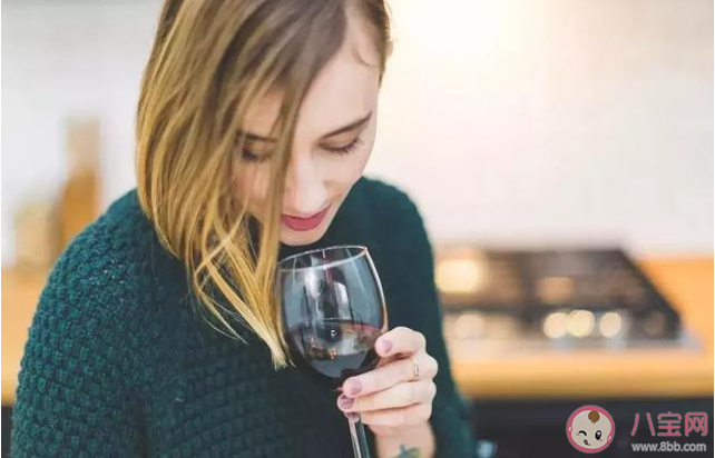 女性睡前喝紅酒有什么好處 哪些女性不適合喝紅酒 女性睡前喝紅酒有什么好處 哪些女性不適合喝紅酒