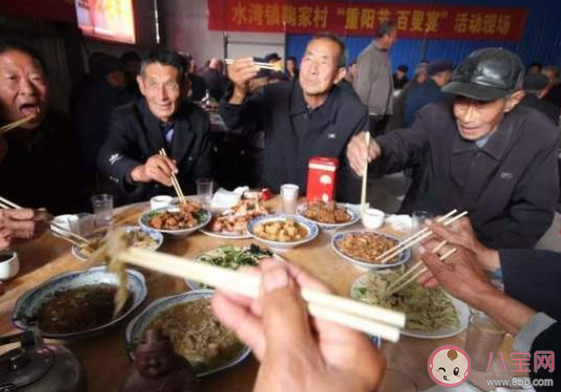 人老了為什么會駝背 越老越駝背吃什么食物好