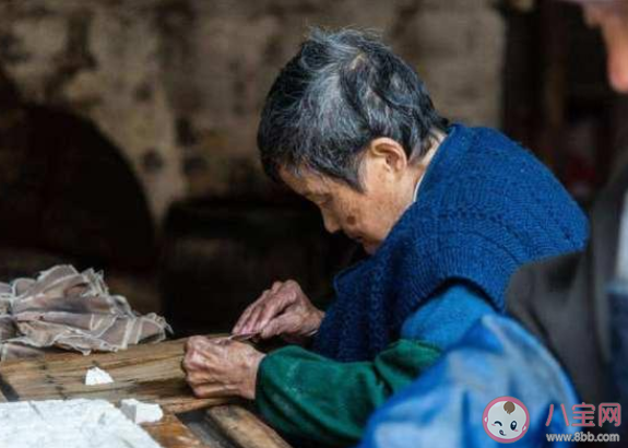 人老了為什么會駝背 越老越駝背吃什么食物好