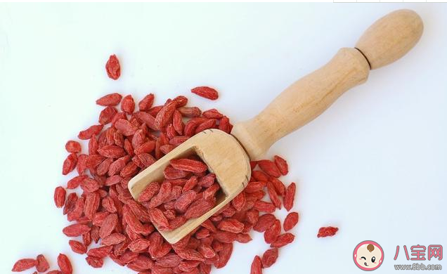 睡前吃枸杞賽過吃人參是真的嗎 睡前吃枸杞有什么好處