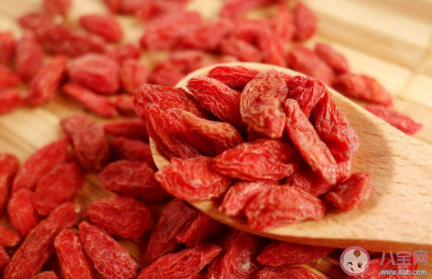 男性吃枸杞有什么好處 枸杞是泡水喝還是生嚼好