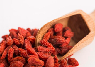 睡前吃枸杞賽過吃人參是真的嗎 睡前吃枸杞有什么好處