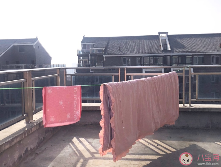 新型肺炎期間可以在家曬被子嗎 曬被子會不會攜帶病毒 新型肺炎期間可以在家曬被子嗎 曬被子會不會攜帶病毒