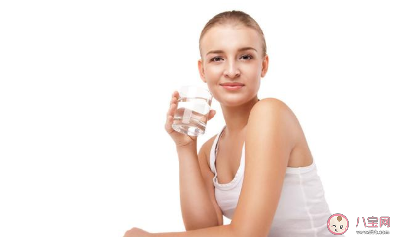 晨起應該喝什么水比較好 早晨空腹喝水養生嗎 晨起應該喝什么水比較好 早晨空腹喝水養生嗎
