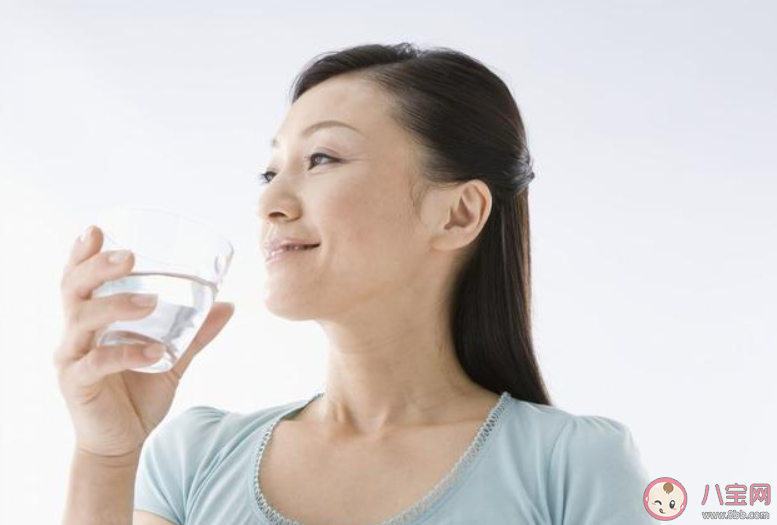 晨起應該喝什么水比較好 早晨空腹喝水養生嗎 晨起應該喝什么水比較好 早晨空腹喝水養生嗎