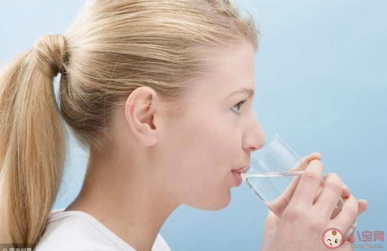 晨起應該喝什么水比較好 早晨空腹喝水養生嗎 晨起應該喝什么水比較好 早晨空腹喝水養生嗎