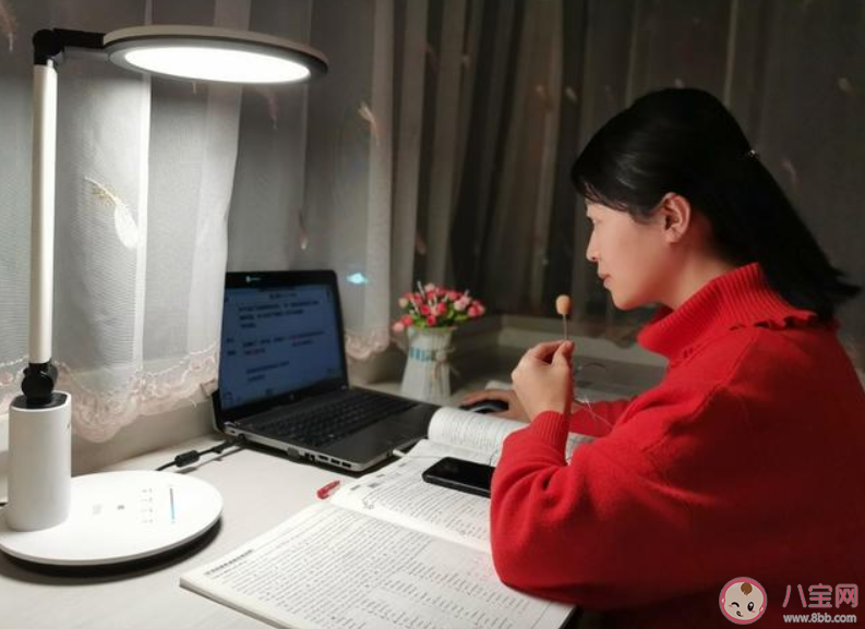 老師直播上課的三個(gè)階段 老師直播上課要做好哪些準(zhǔn)備