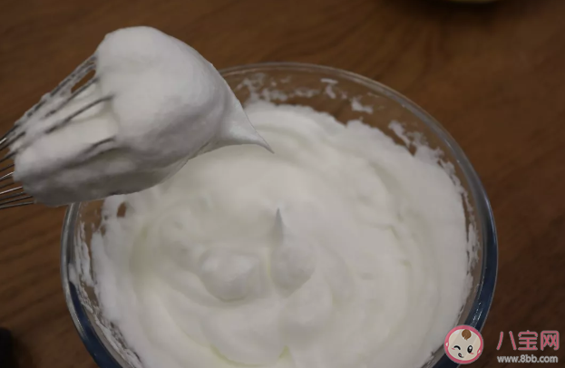 自制蛋糕簡(jiǎn)易做法 電飯鍋?zhàn)鲎詈?jiǎn)單的蛋糕