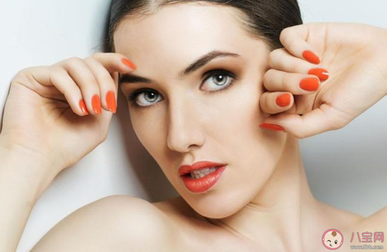 女生化妝出門的真實原因 為什么女生出門要化妝 女生化妝出門的真實原因 為什么女生出門要化妝