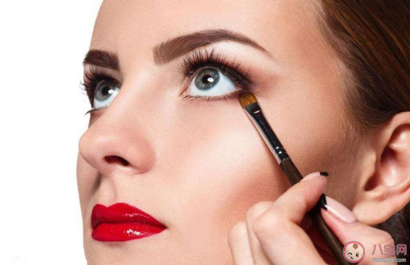 女生化妝出門的真實原因 為什么女生出門要化妝 女生化妝出門的真實原因 為什么女生出門要化妝