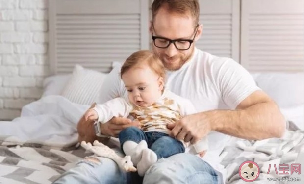 連體衣適合多大寶寶穿 新生兒穿連體衣的4個好處