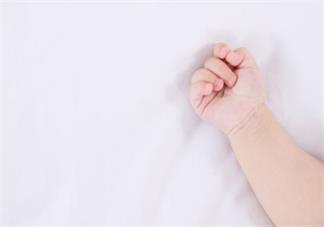 自己的孩子是睡渣寶寶的心情句子 關于睡渣寶寶的說說