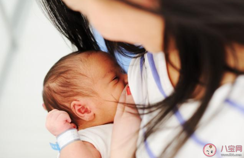 奶水里有血寶寶能喝嗎 奶水里有血是怎么回事 奶水里有血寶寶能喝嗎 奶水里有血是怎么回事