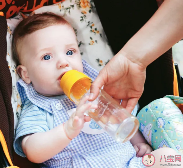 寶寶需要喝專門的嬰兒水嗎 什么情況下小寶寶要喝水