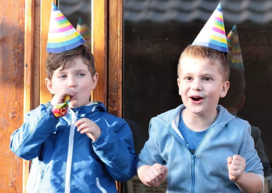 怎么讓孩子自覺不玩手機 讓孩子主動不玩手機的方法 怎么讓孩子自覺不玩手機 讓孩子主動不玩手機的方法