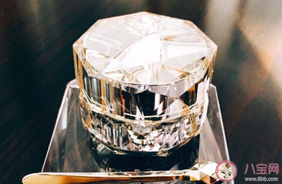 cpb護(hù)膚品好不好用 cpb護(hù)膚品適合哪個(gè)年齡段使用