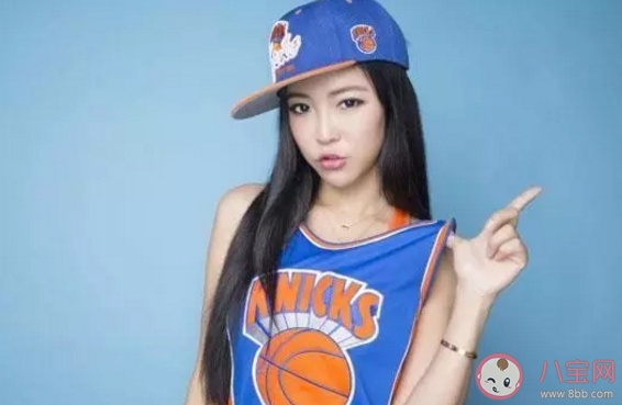 女生穿球衣怎么搭配  女生穿球衣穿什么褲子好看