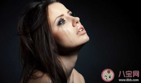 女生奇奇怪怪的哭點是什么 女生為什么莫名其妙的就哭了