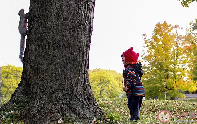 孩子喜歡自言自語正常嗎 自閉癥兒童自言自語和正常孩子有什么不同 孩子喜歡自言自語正常嗎 自閉癥兒童自言自語和正常孩子有什么不同