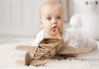 為什么寶寶愛吐舌頭 寶寶愛吐舌頭正常嗎