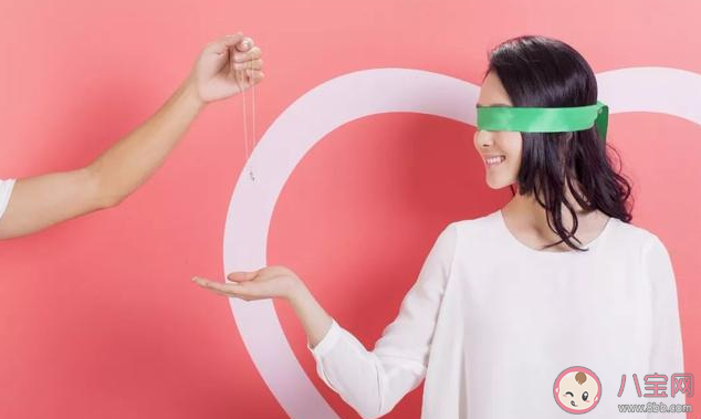 怎么看待戀愛中查崗的行為 為什么有人喜歡在戀愛中查崗