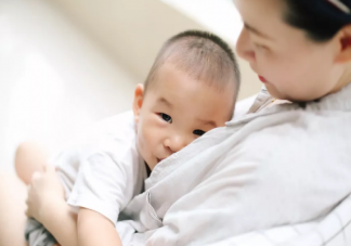 喂奶是單側排空還是兩側交替  母乳喂養是單邊喂還是雙邊喂