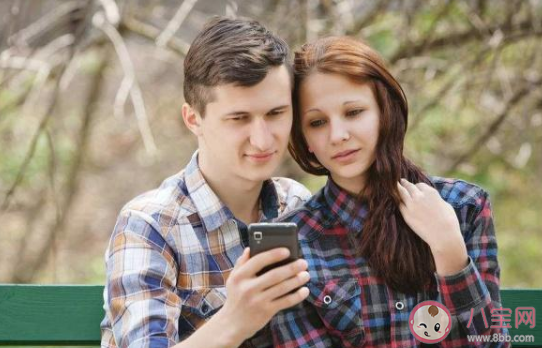 男朋友不給我看他的手機是為什么 男朋友不給我看他的手機怎么辦