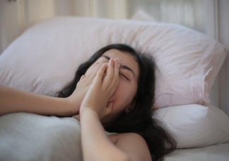 為什么人們?nèi)菀状豪?春季春困提神指南