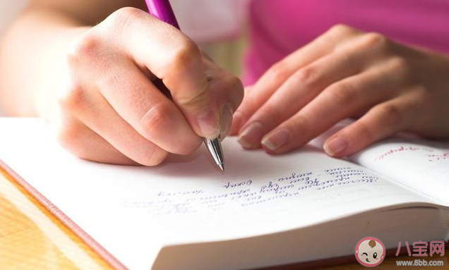 寫日記能治療抑郁癥嗎 寫日記對(duì)抑郁癥有什么好處 寫日記能治療抑郁癥嗎 寫日記對(duì)抑郁癥有什么好處